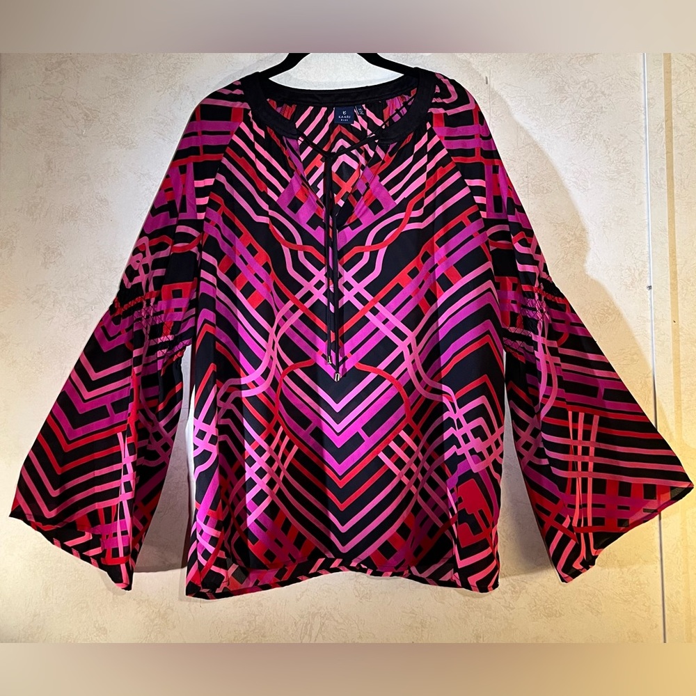 Beautiful top by Kaari Blue